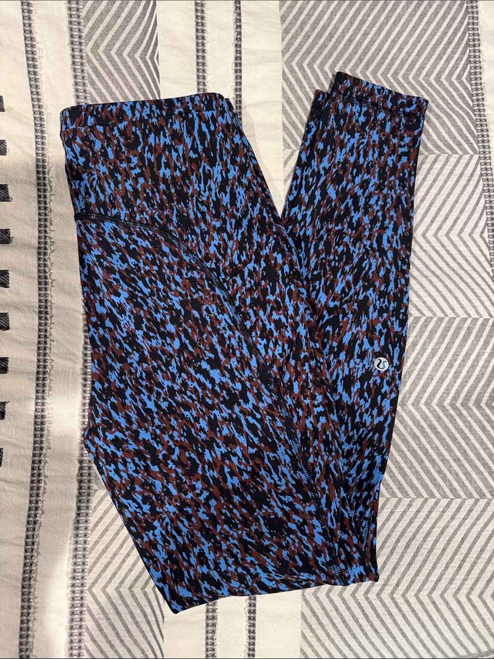 Printed High-Rise Leggings in Blue & Brown